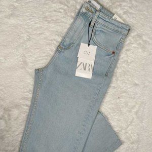 Ripped ligh-washed jean